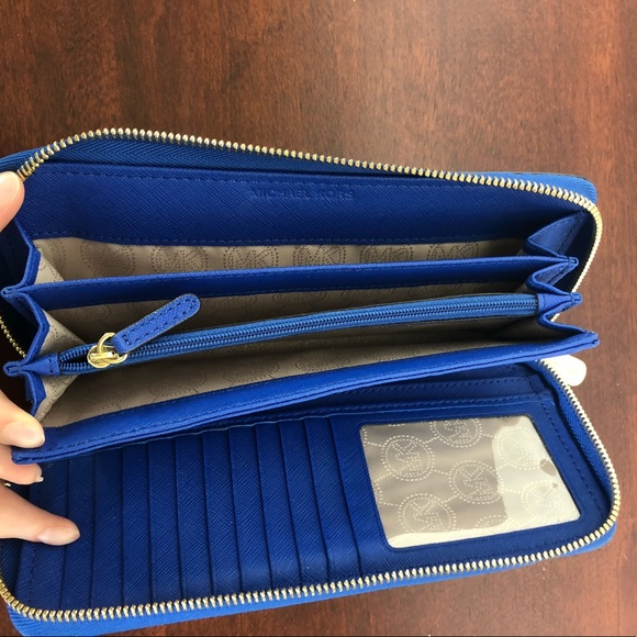 Micheal Kors wallet - Picture 4 of 5